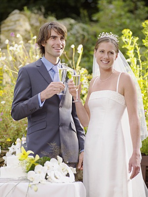 bride groom champagne